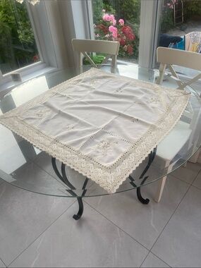Small Square Floral Embroidered Tablecloth in White w Cream Crochet Trim 32”x32”